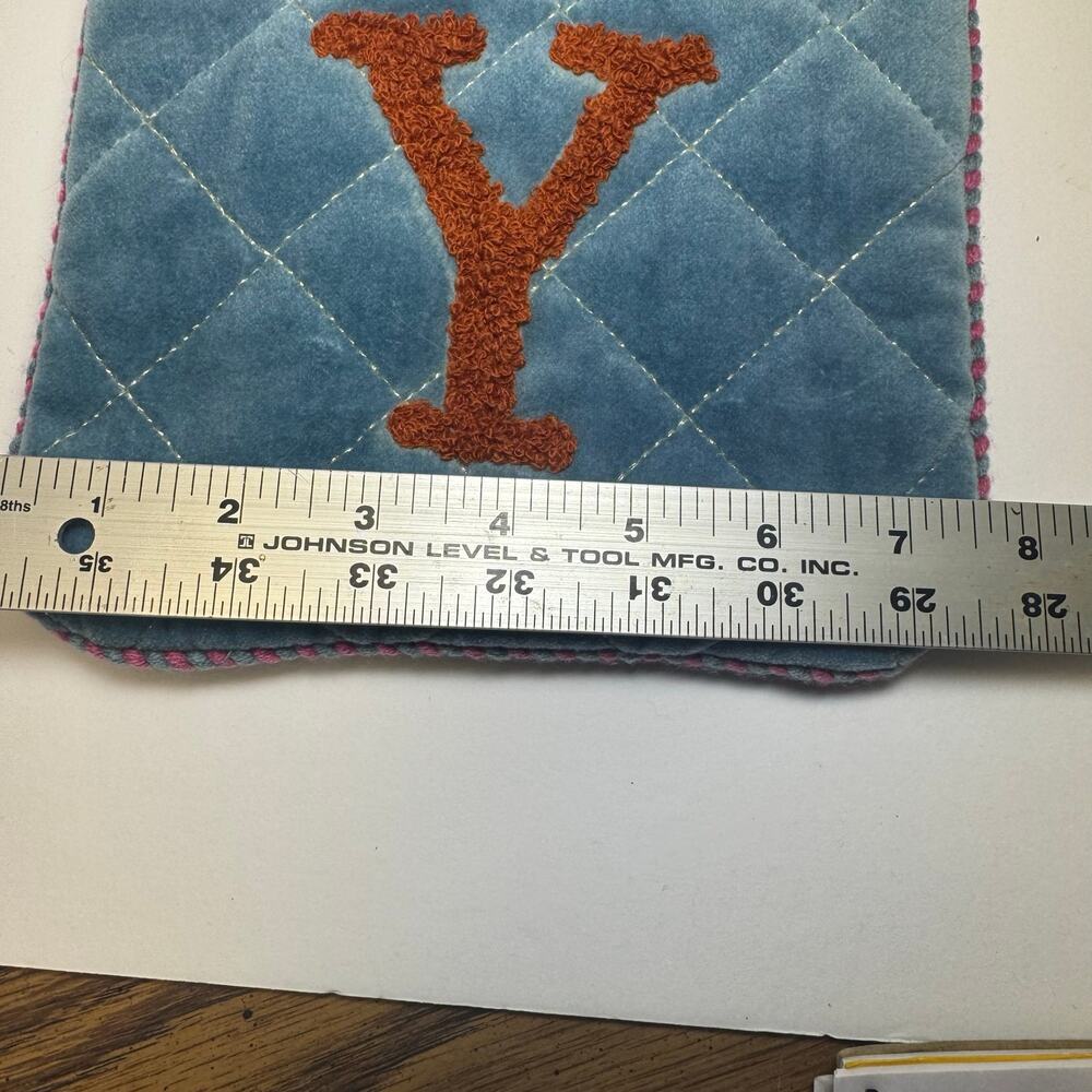 Hand‎ embroidered initial velvet pouch with tassel and the letter ‘Y’ - Picture 6 of 7